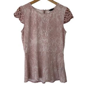 RW&CO ANIMAL PRINT SHORT SLEEVED PEPLUM TOP WITH LACE SLEEVES, ZIPPER DETAIL, M